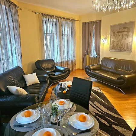 Old Town 2 Bedroom With Stunning River View By Dome Square And Presidential Castle