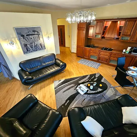 Old Town 2 Bedroom With Stunning River View By Dome Square And Presidential Castle Riga