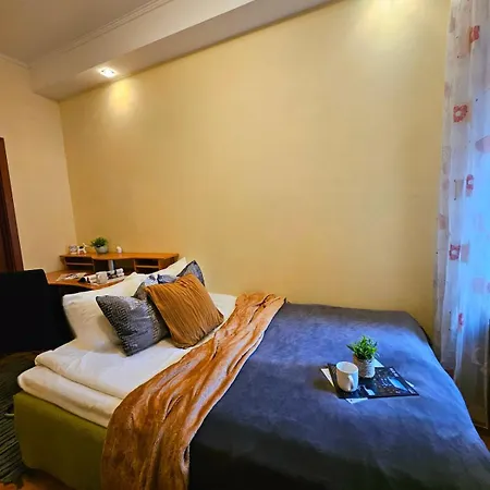 Old Town 2 Bedroom With Stunning River View By Dome Square And Presidential Castle *