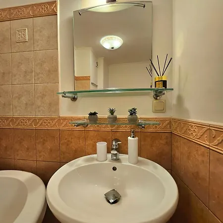 Old Town 2 Bedroom With Stunning River View By Dome Square And Presidential Castle Lägenhet