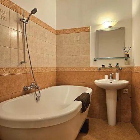 Old Town 2 Bedroom With Stunning River View By Dome Square And Presidential Castle * Riga