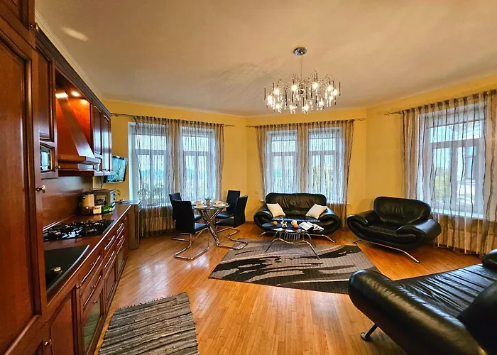 Old Town With Stunning River View Steps By Dome Square And Presidential Castle 公寓