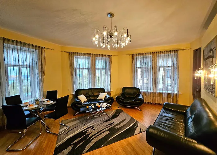 Old Town With Stunning River View Steps By Dome Square And Presidential Castle Apartment Riga