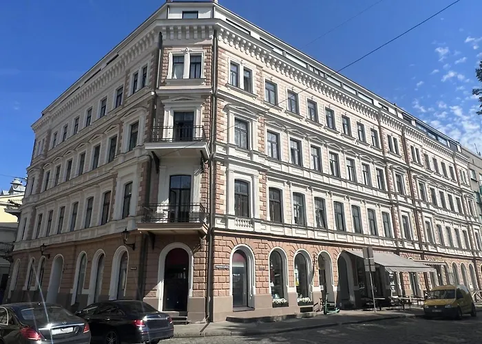 Old Town With Stunning River View Steps By Dome Square And Presidential Castle * Riga